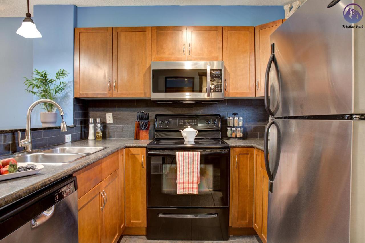 Fire Mountain Two Bedroom Condo Canmore Esterno foto