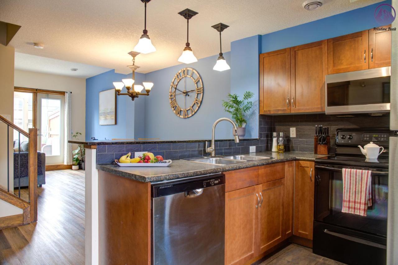 Fire Mountain Two Bedroom Condo Canmore Esterno foto