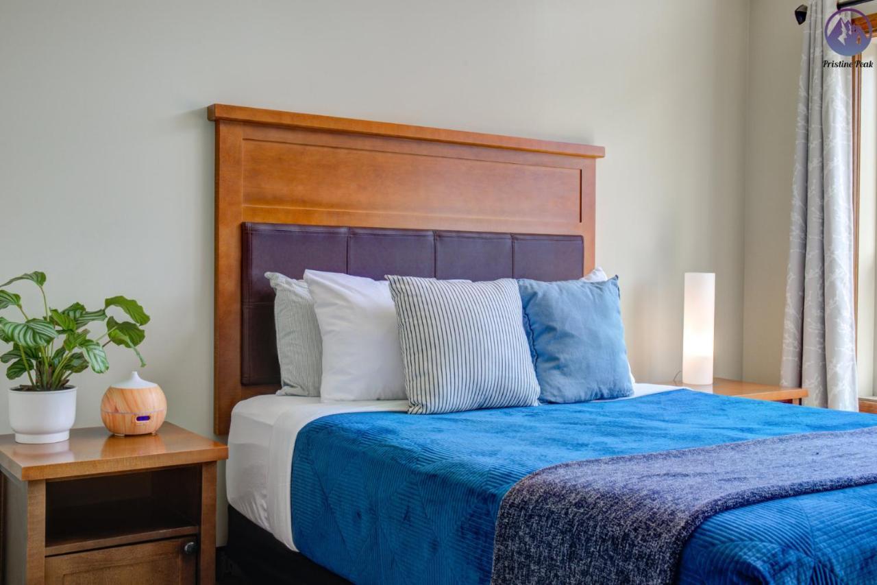 Fire Mountain Two Bedroom Condo Canmore Esterno foto