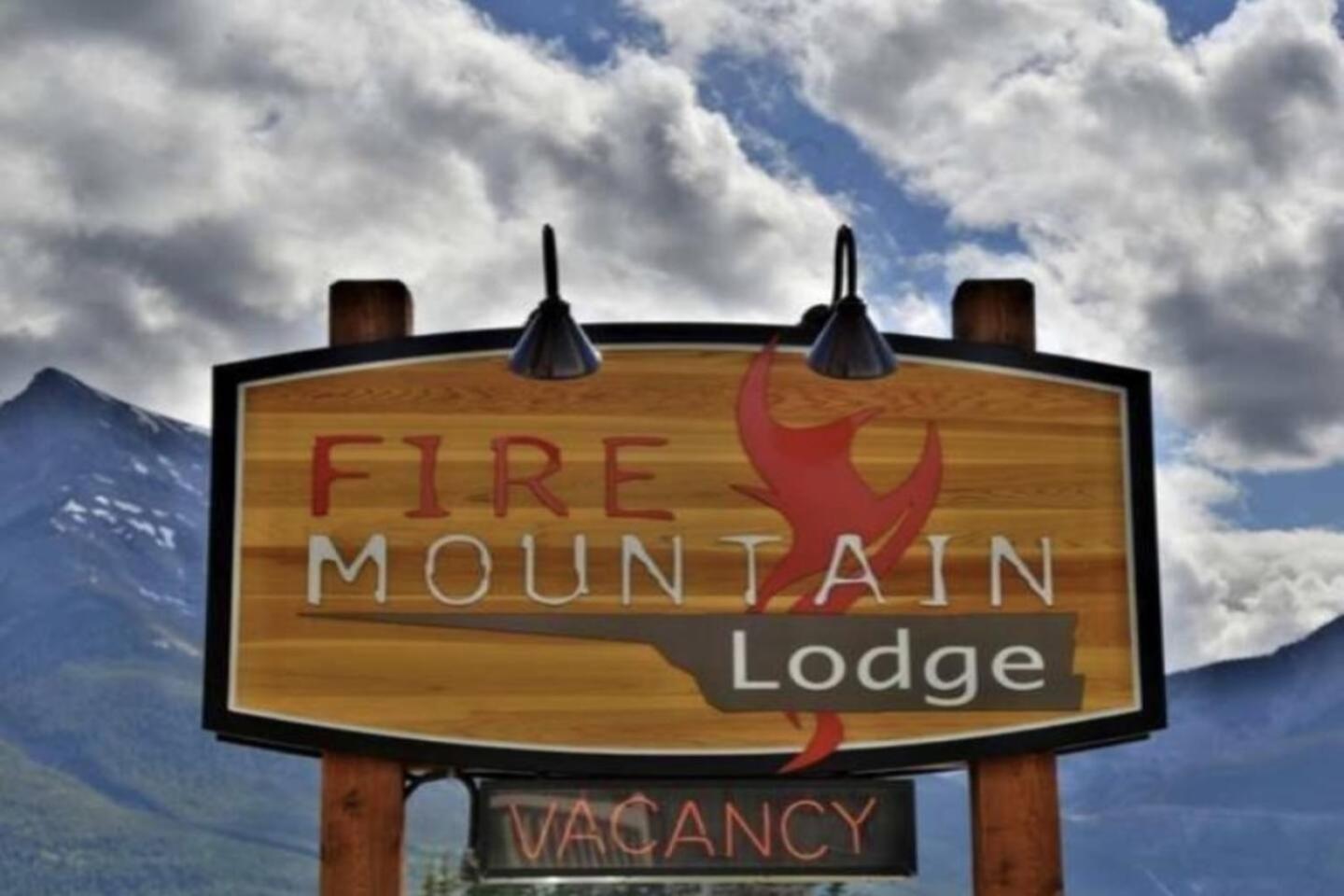 Fire Mountain Two Bedroom Condo Canmore Esterno foto